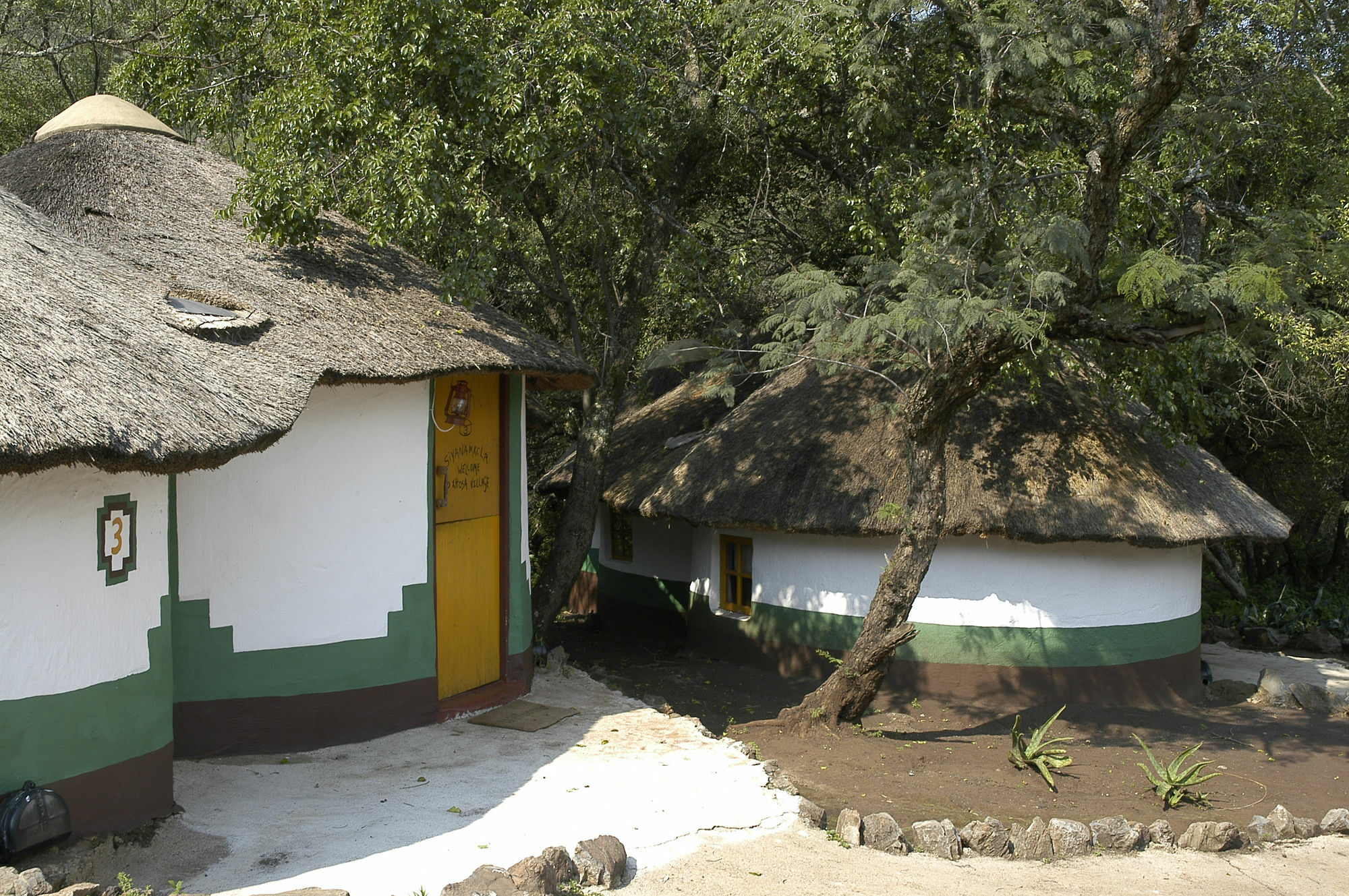 Aha Lesedi African Lodge & Cultural Village Broederstroom Ngoại thất bức ảnh