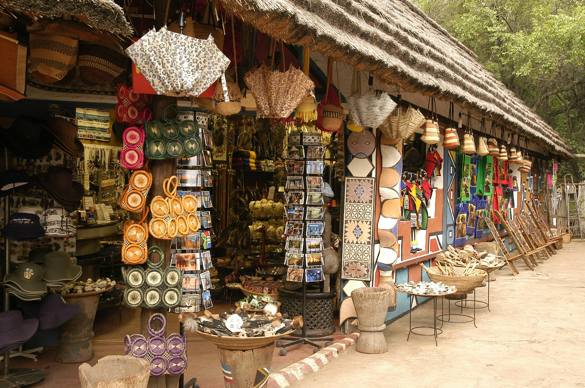 Aha Lesedi African Lodge & Cultural Village Broederstroom Ngoại thất bức ảnh