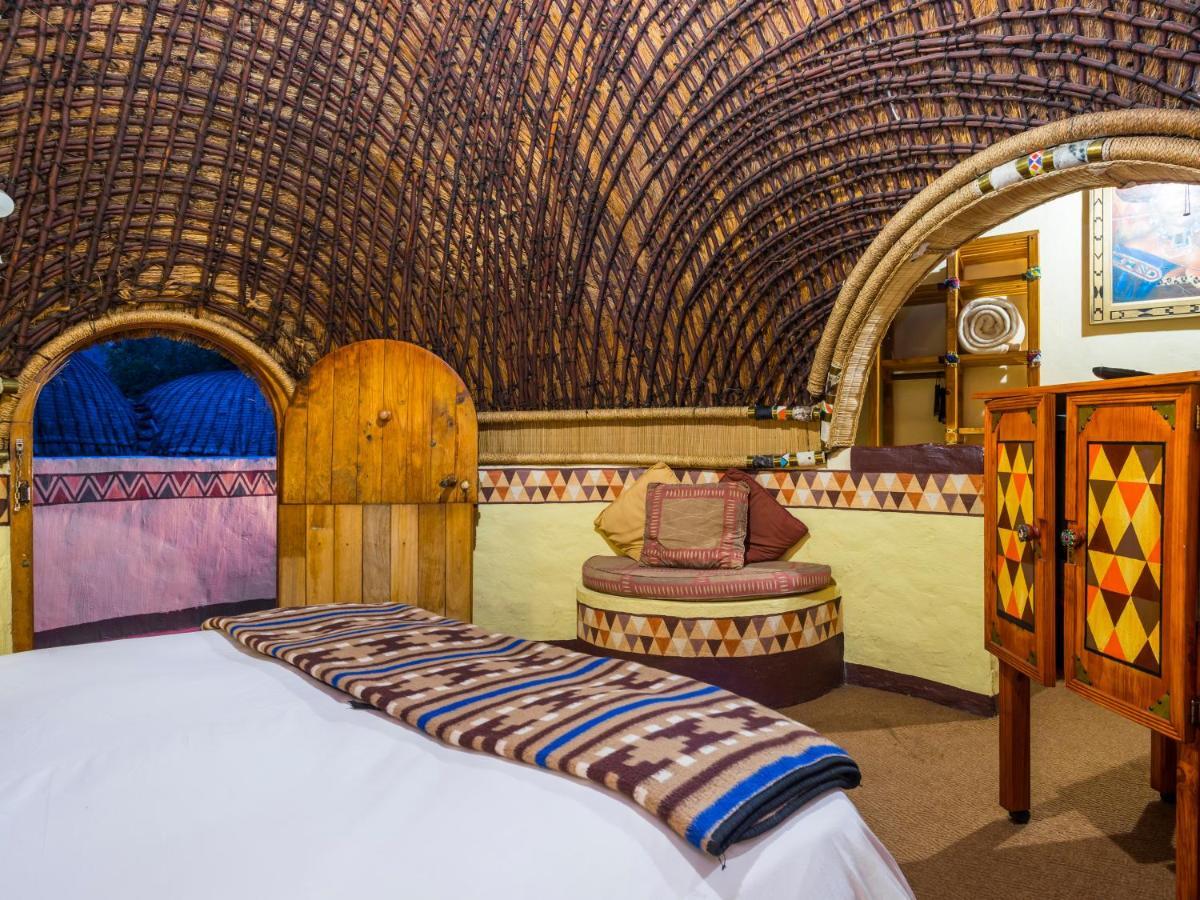 Aha Lesedi African Lodge & Cultural Village Broederstroom Ngoại thất bức ảnh
