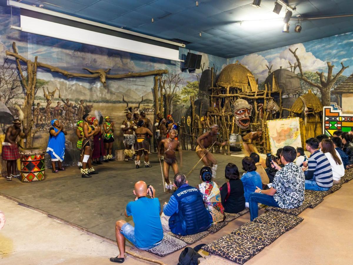 Aha Lesedi African Lodge & Cultural Village Broederstroom Ngoại thất bức ảnh