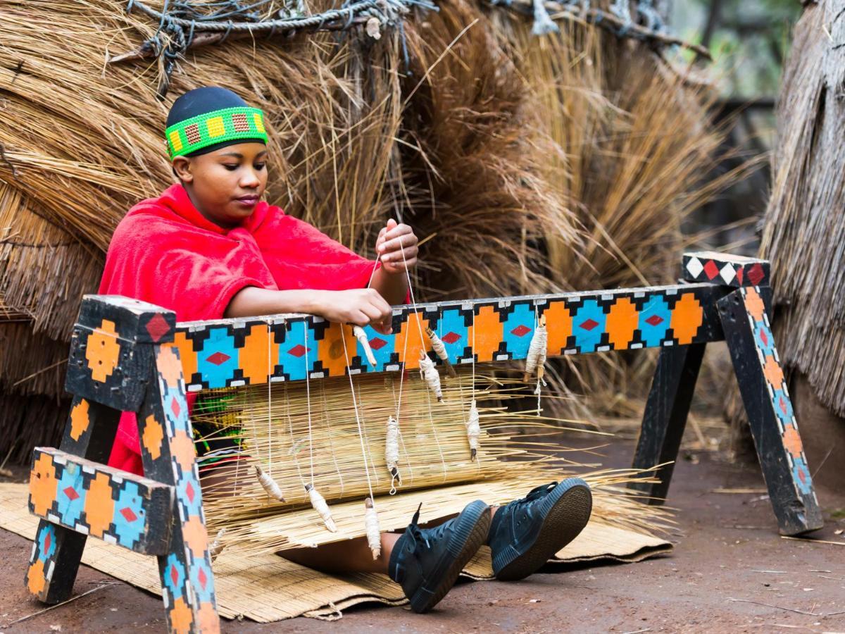 Aha Lesedi African Lodge & Cultural Village Broederstroom Ngoại thất bức ảnh